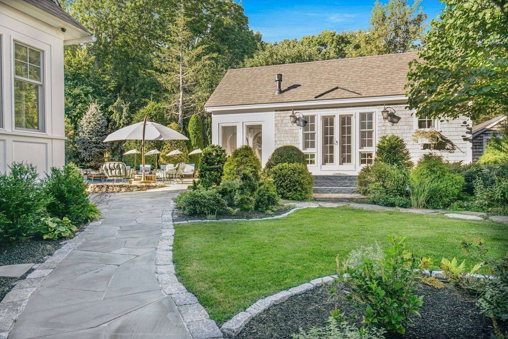 Cottage (Glamorous Cabana) photo 1