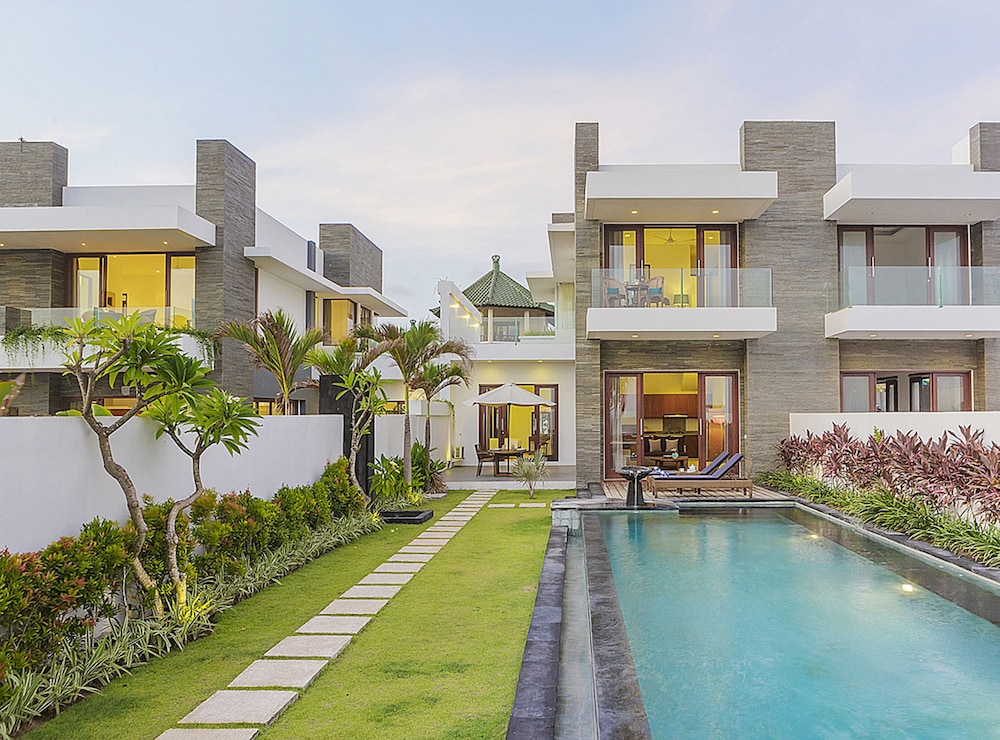 Three Bedroom Beachfront villa # 2 photo 1