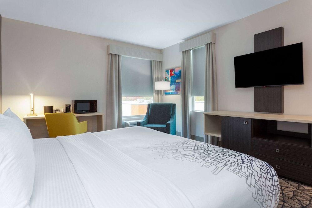 Room, 1 King Bed, Non Smoking - Photo 2