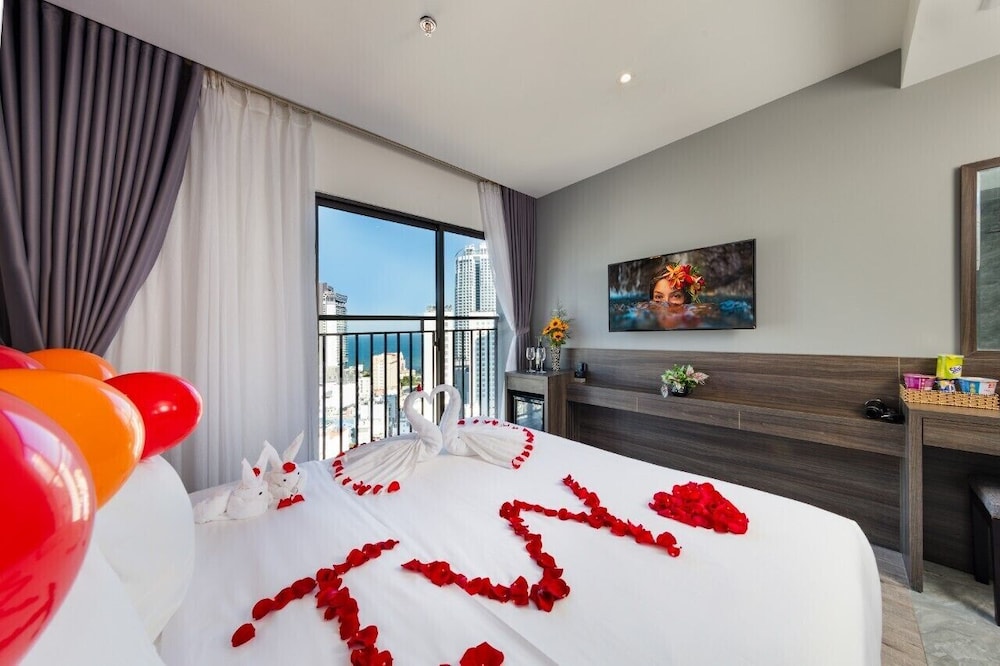 Senior Double Or Twin Room, Partial Sea View