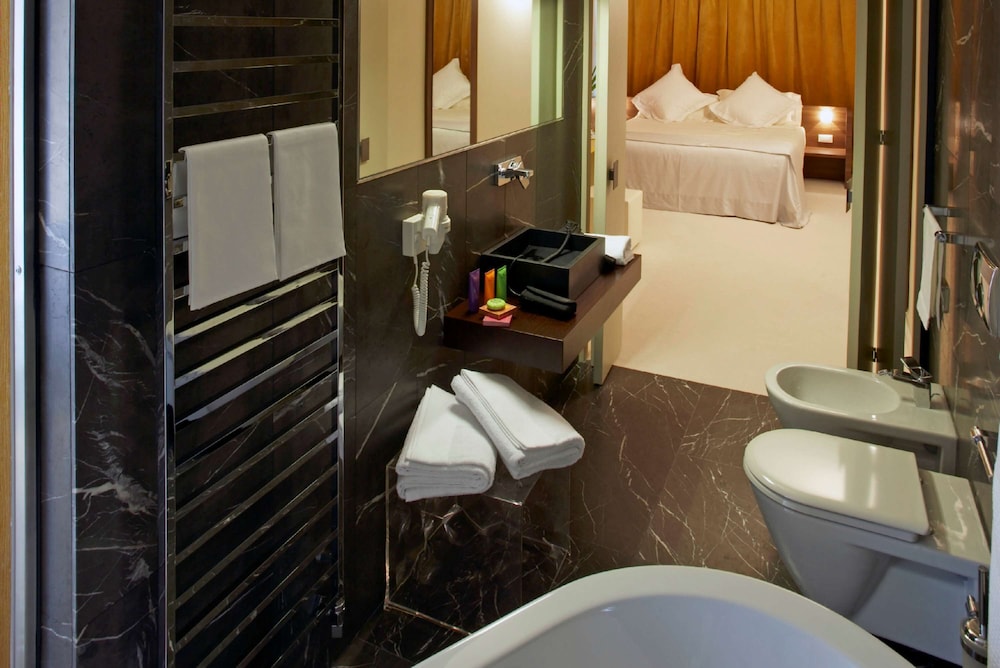 Junior Suite, 1 King Bed (Sofabed is a double bed) - Photo 5