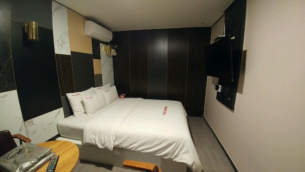 Standard Room - Photo 1