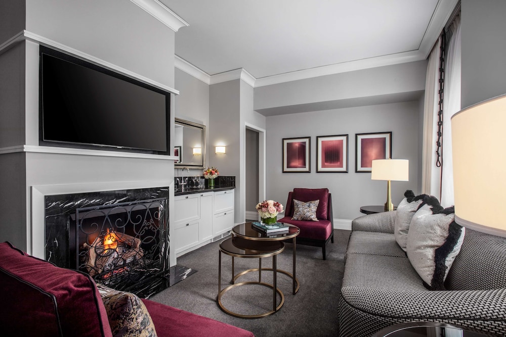Deluxe Suite, 1 Bedroom (One Bedroom Deluxe Suite) thumbnail 6