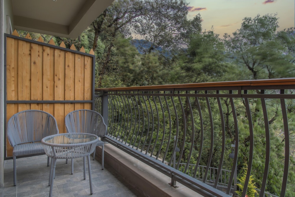 Comfort Room, Balcony, Valley View photo 3