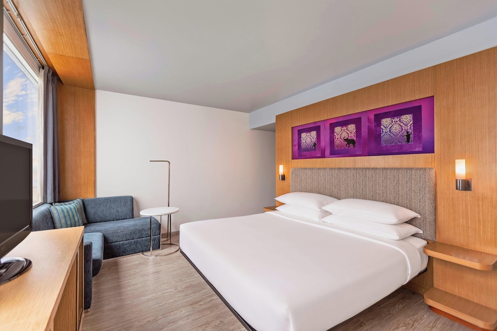 Chic, Loft, 1 King Bed photo 2