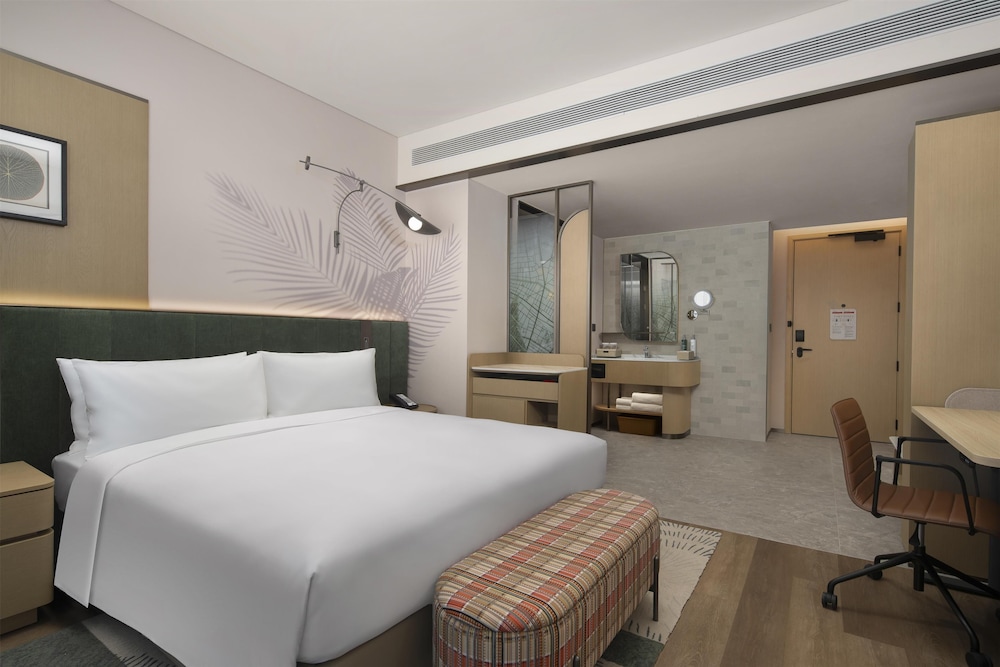 Superior Room, 1 King Bed