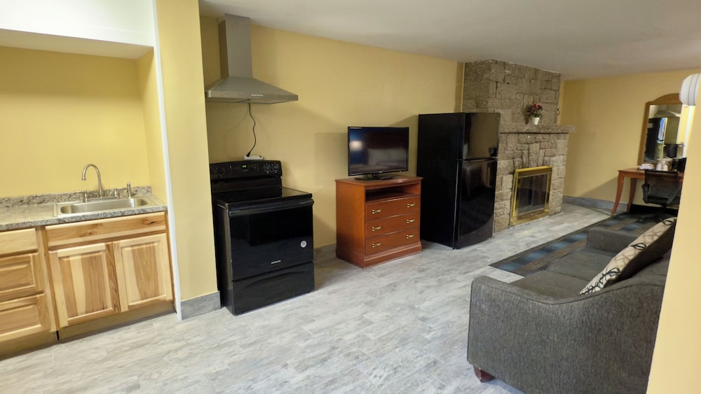 Deluxe 2 two queen with sofa bed and Kitchenette photo 2