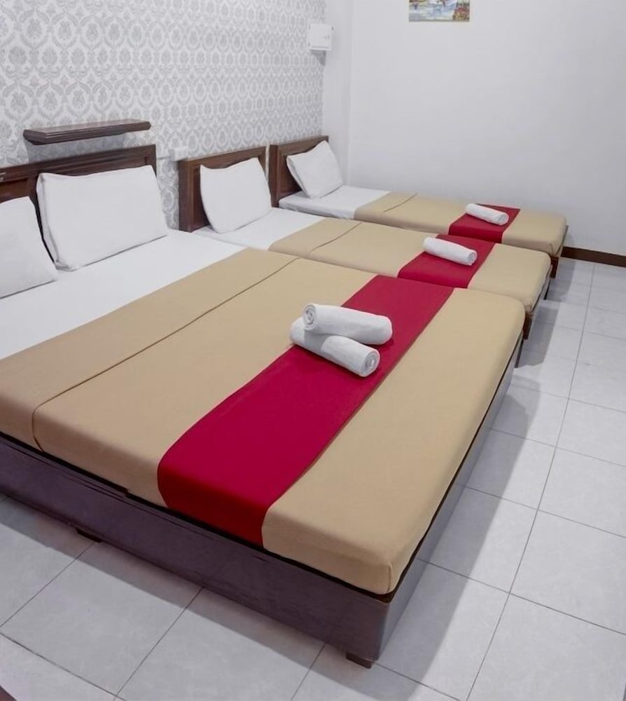 Deluxe Room, Multiple Beds photo 3