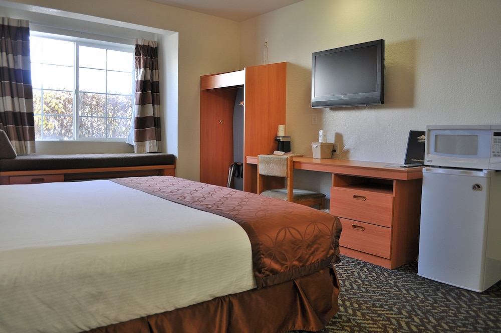 Room, 1 King Bed, Accessible, Roll-in Shower, Non Smoking - Photo 2