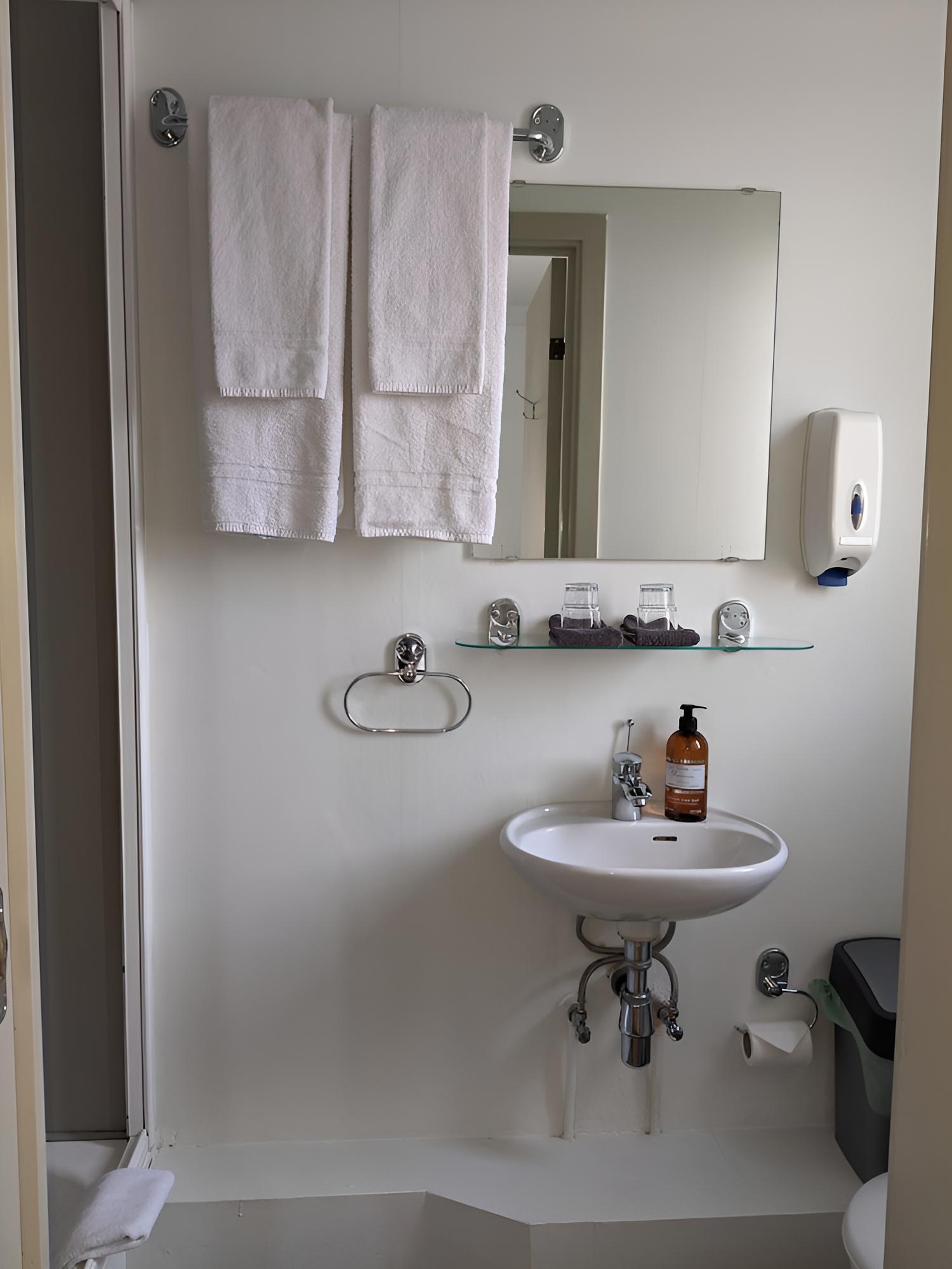Double or Twin Room, Private Bathroom photo 2