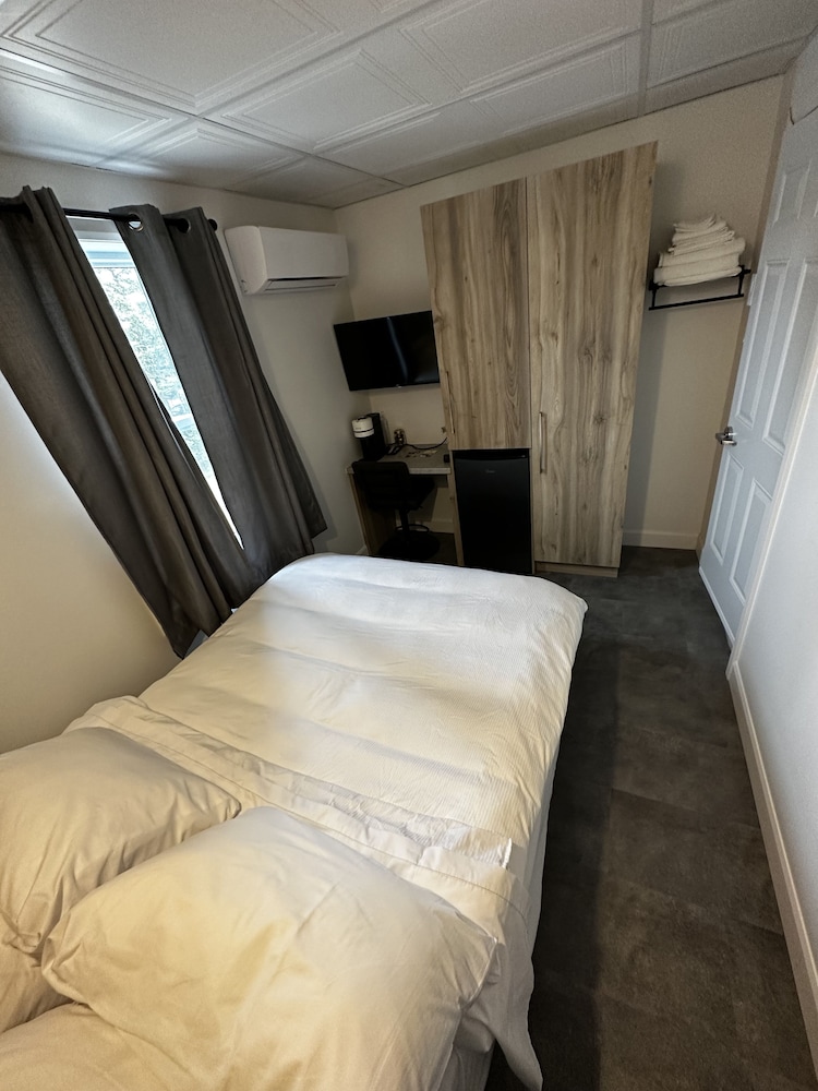 Chambre simple avec cuisine et salle de bain communes photo 2