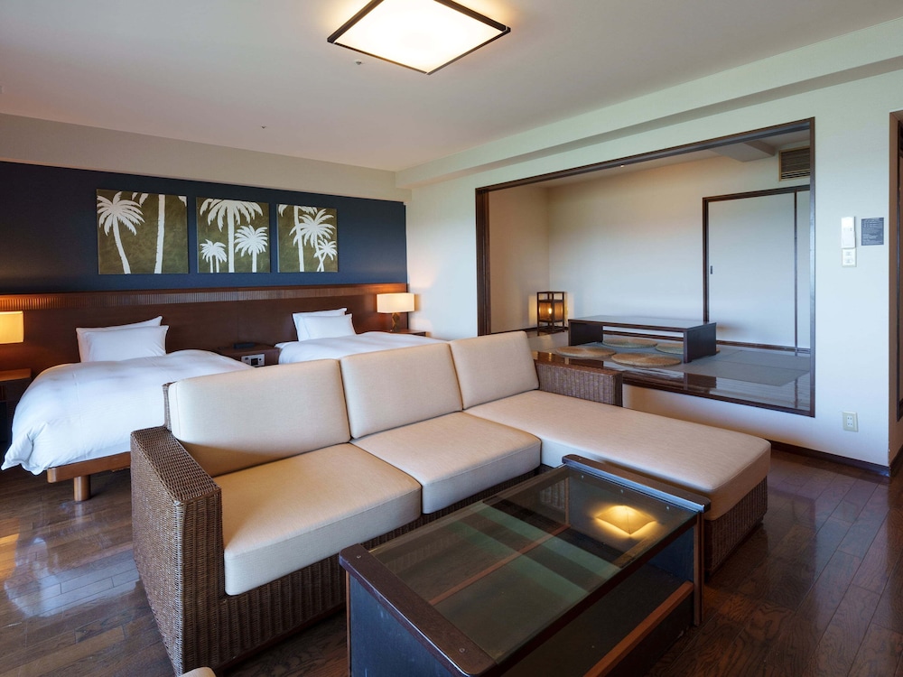 Deluxe Family Room, Non Smoking (Main Building Ocean's Wing) - Photo 2