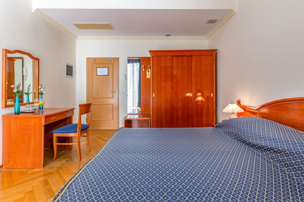 Classic Double or Twin Room photo 3