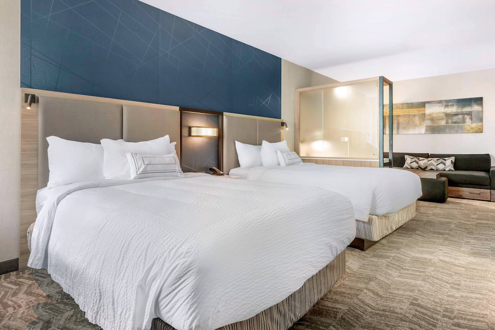 Suite, 2 Queen Beds (Mobility Accessible, Tub) photo 1