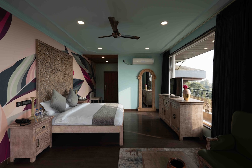 Suite Room - Photo 1
