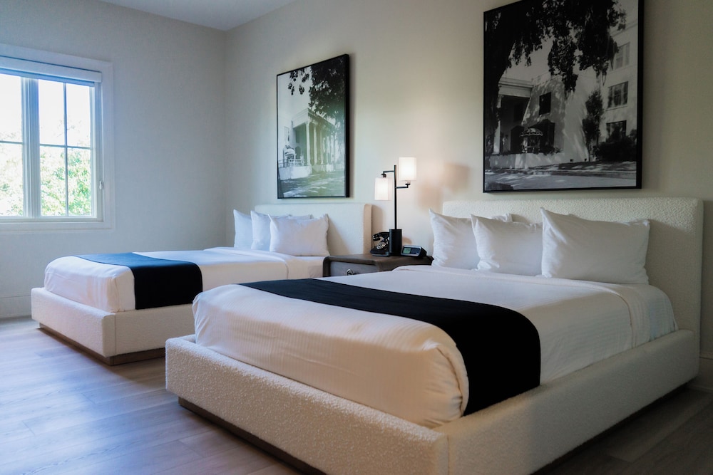 Double Queen Standard Room