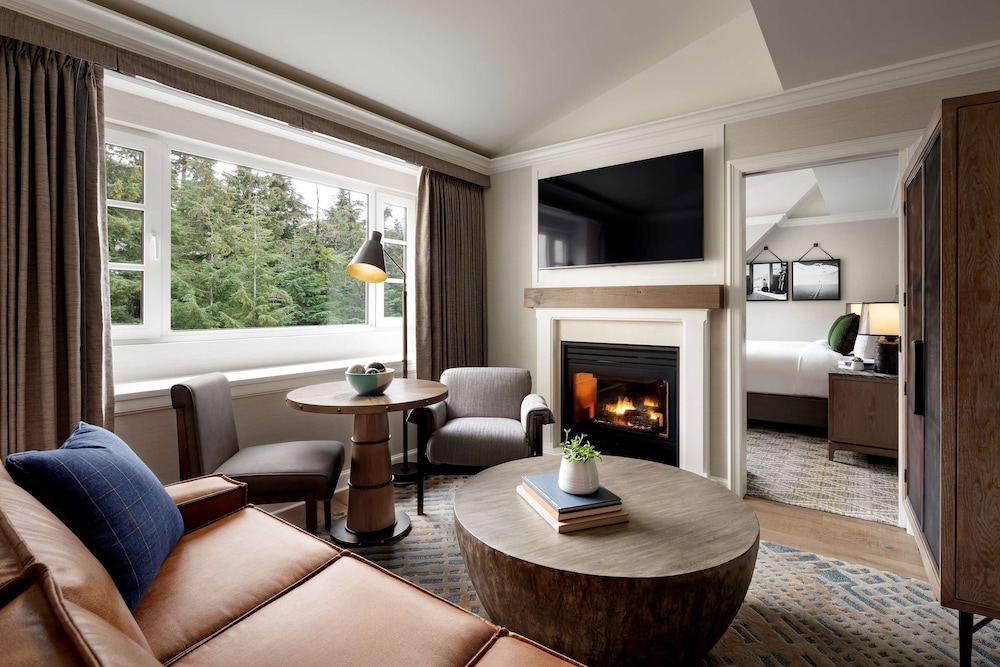 Fairmont Gold, Junior Suite, 1 King Bed - Photo 3