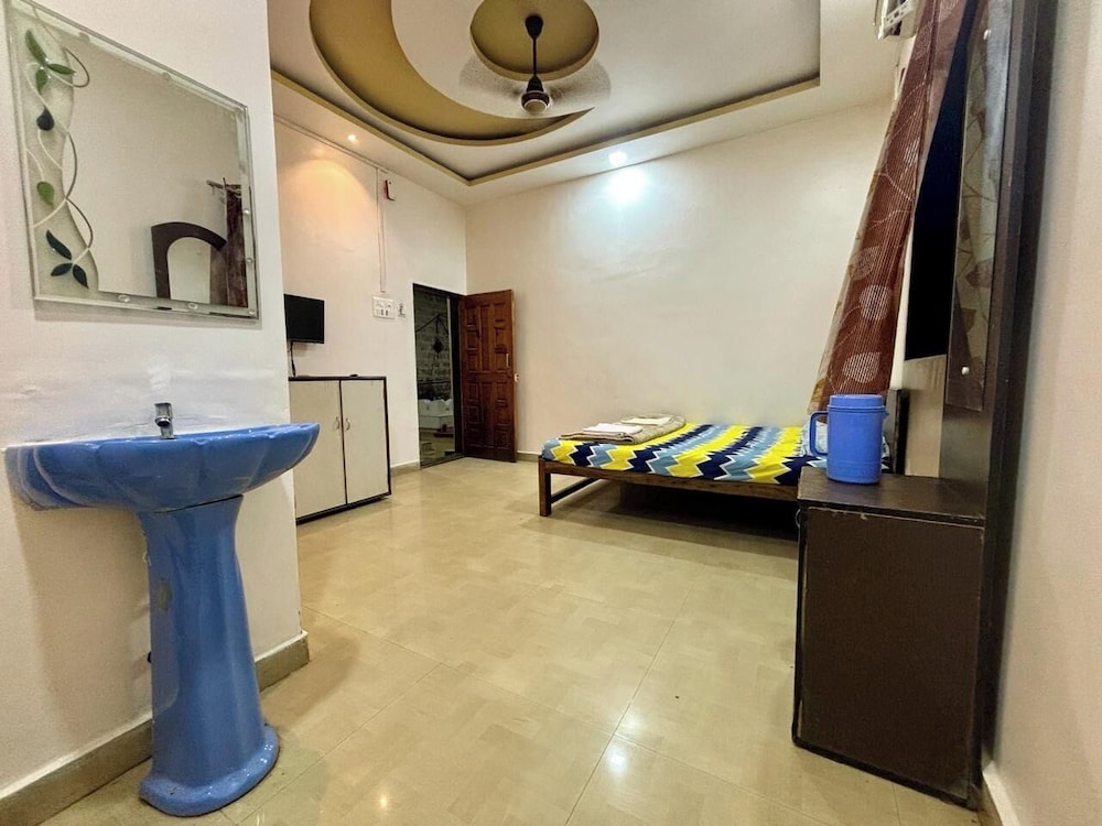 Home Stay Standard AC photo 3