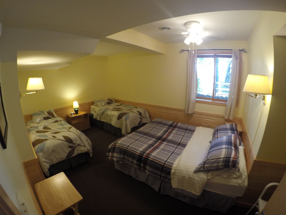 Deluxe Cabin, 3 Bedrooms, 2 Bathrooms, Lake View (Pinewood) photo 1