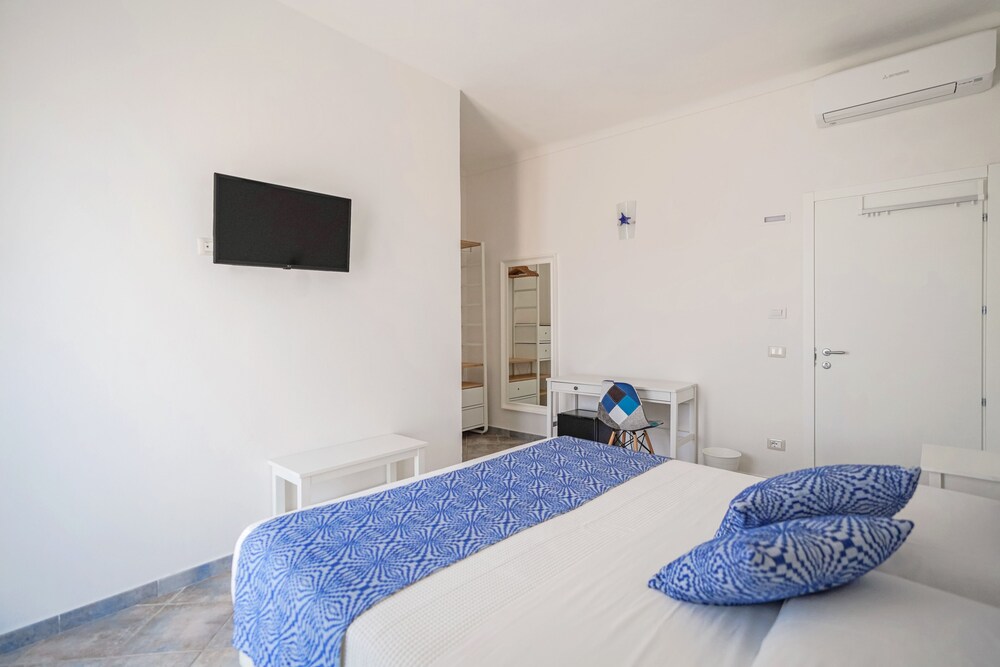 Superior Room, 1 Queen Bed photo 3
