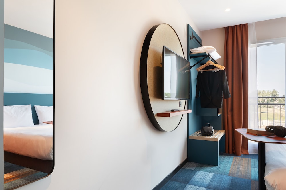 Premium Room, 1 Double Bed with Sofa bed - Photo 11