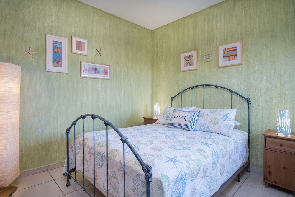 Condo, 2 Bedrooms, Sea View