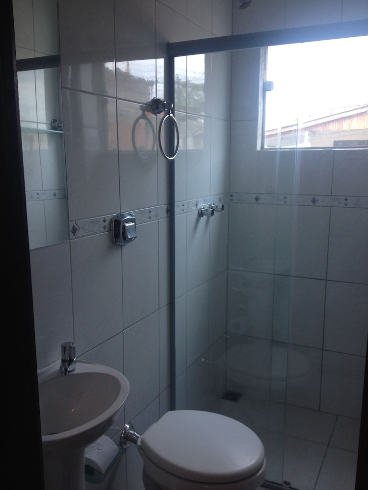 Economy Triple Room photo 2