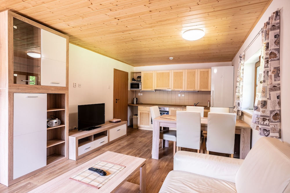 Luxury Apartment, 2 Bedrooms, Balcony (Apt 18)