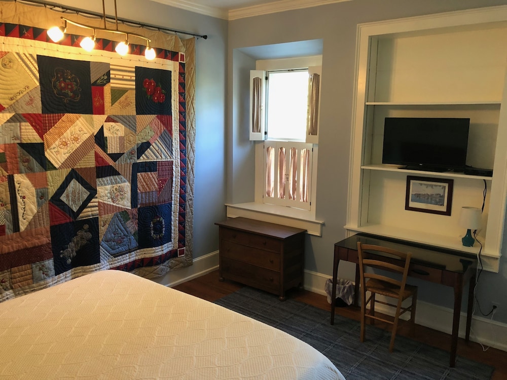 Standard Double Room, 1 King Bed photo 3