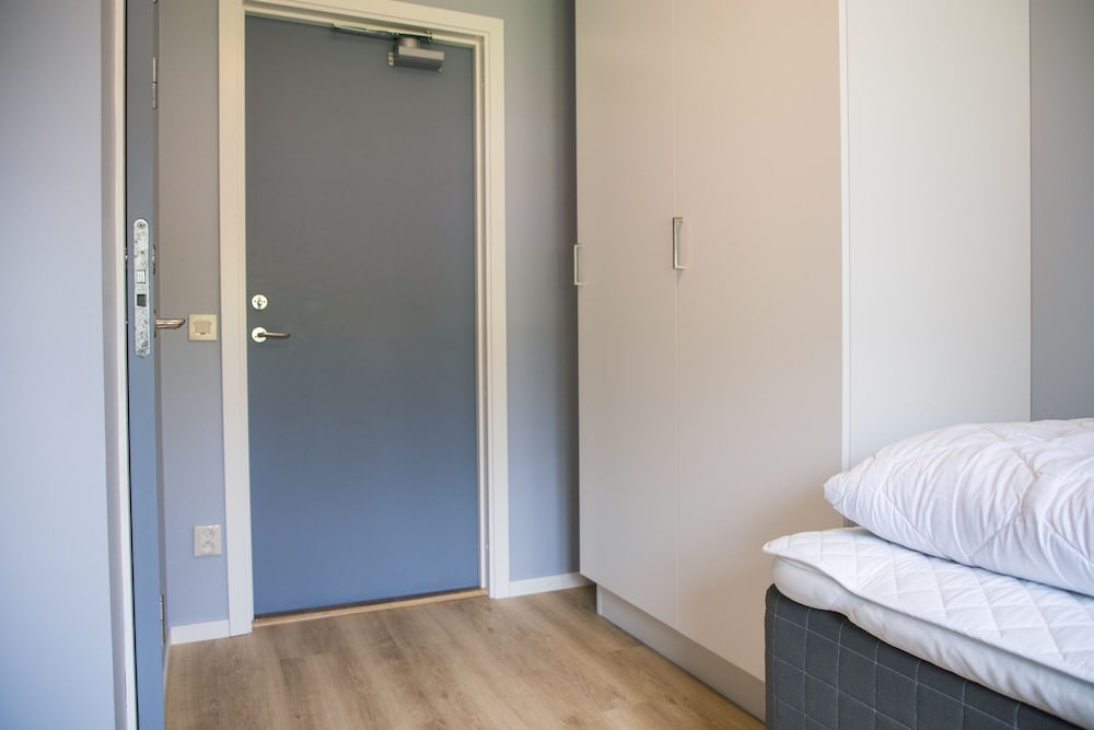 Twin Room, Shared Shower photo 3