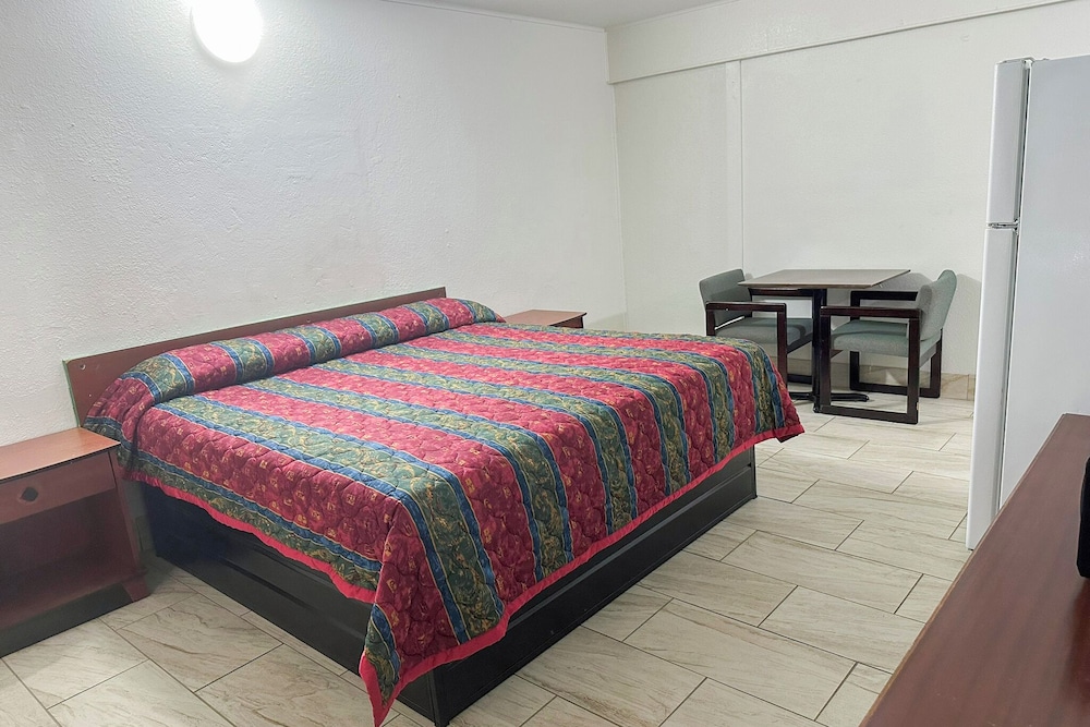Room, 1 King Bed, Non Smoking