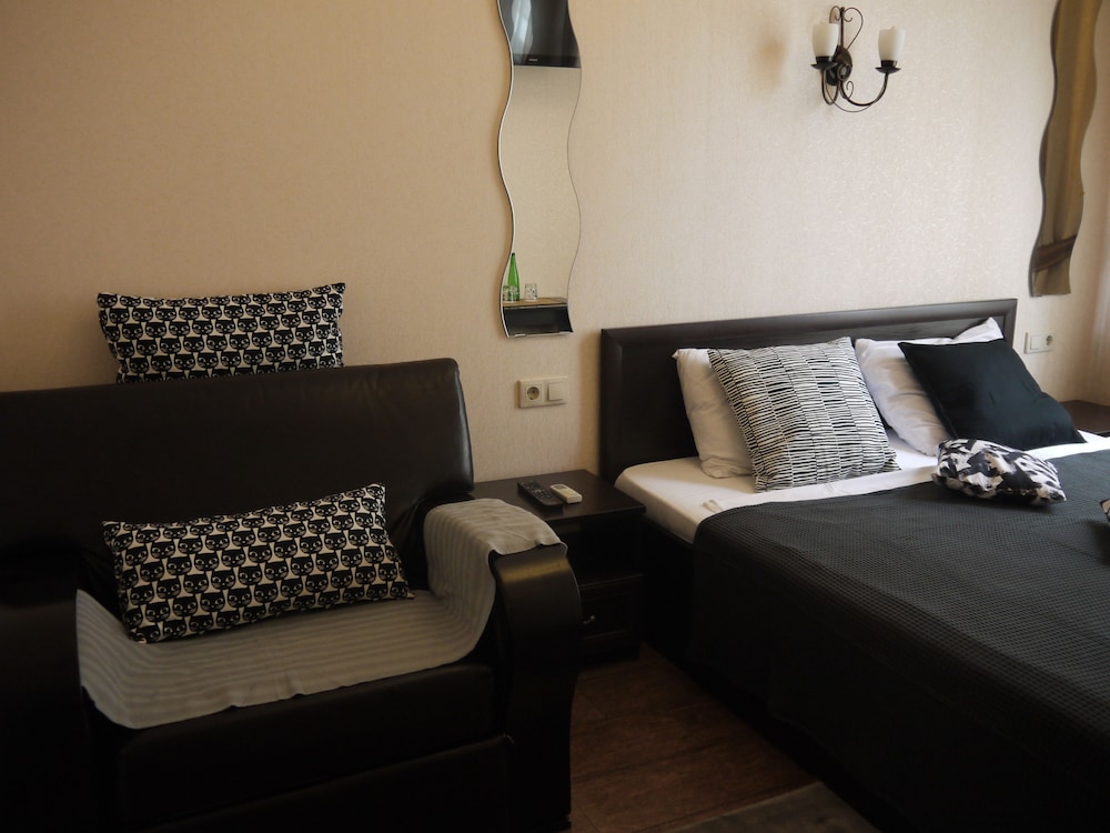 Superior Triple Room, 1 King Bed with Sofa bed, City View photo 1