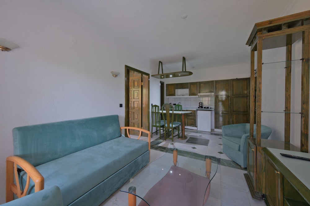 Family Apartment photo 2