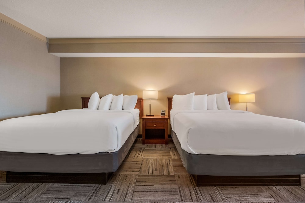 Standard Room, 2 Queen Beds, Non Smoking, Fireplace (with Sofabed)