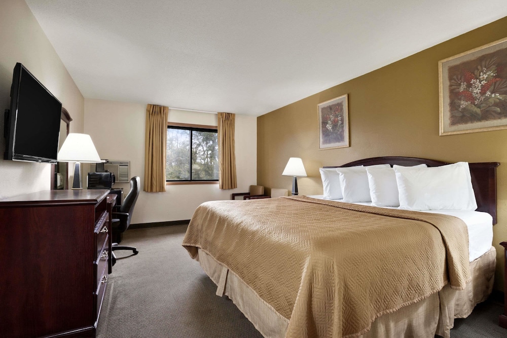 Room, 1 King Bed, Non Smoking - Photo 3