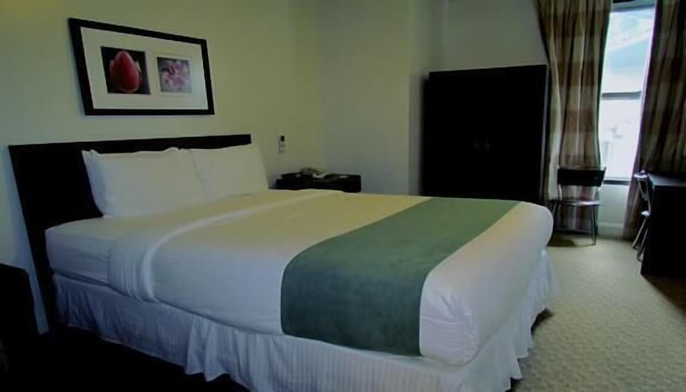 Standard Room (One Full Bed) photo 1