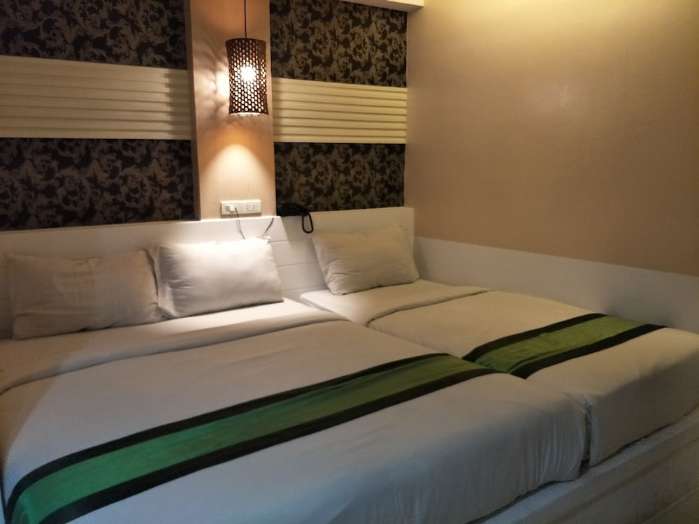 Economy Triple Room photo 3