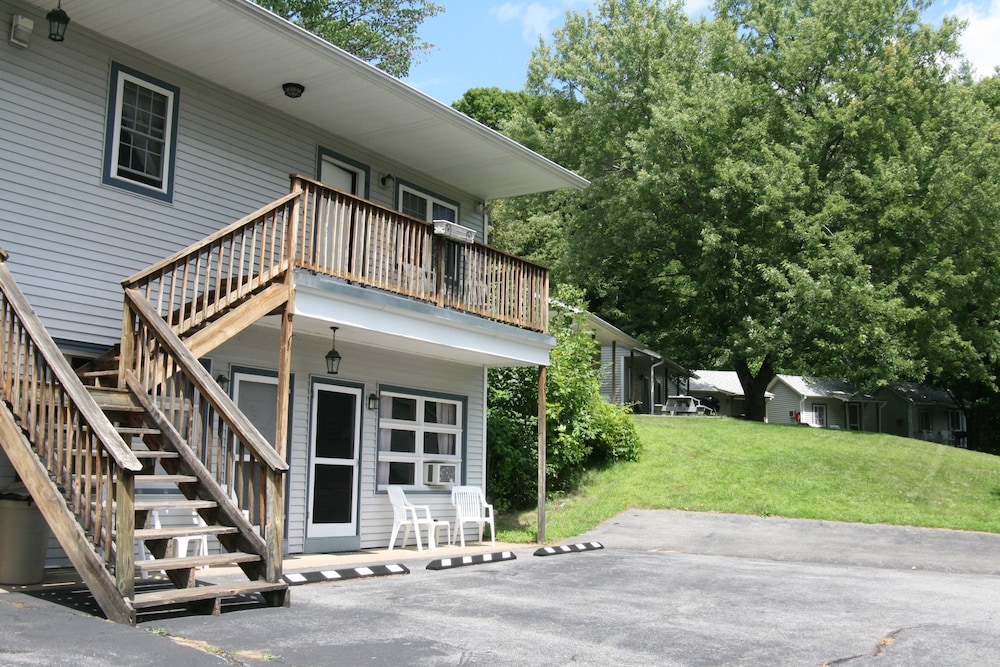 1 Bedroom Suite with 1 Queen Bed (2nd Floor) photo 2