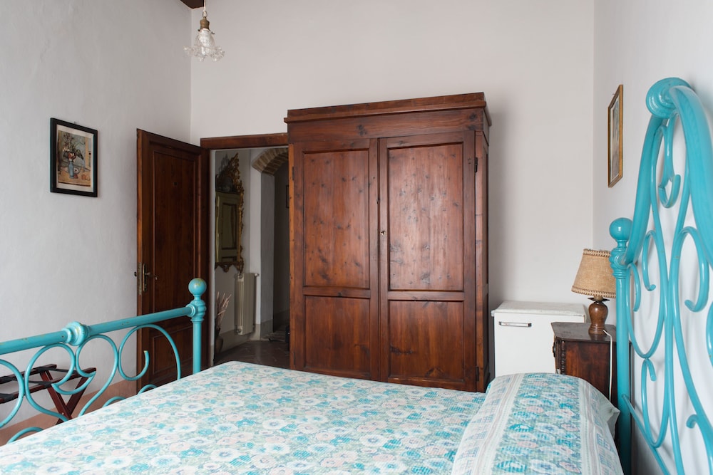 Double Room Single Use, Shared Bathroom, City View photo 2