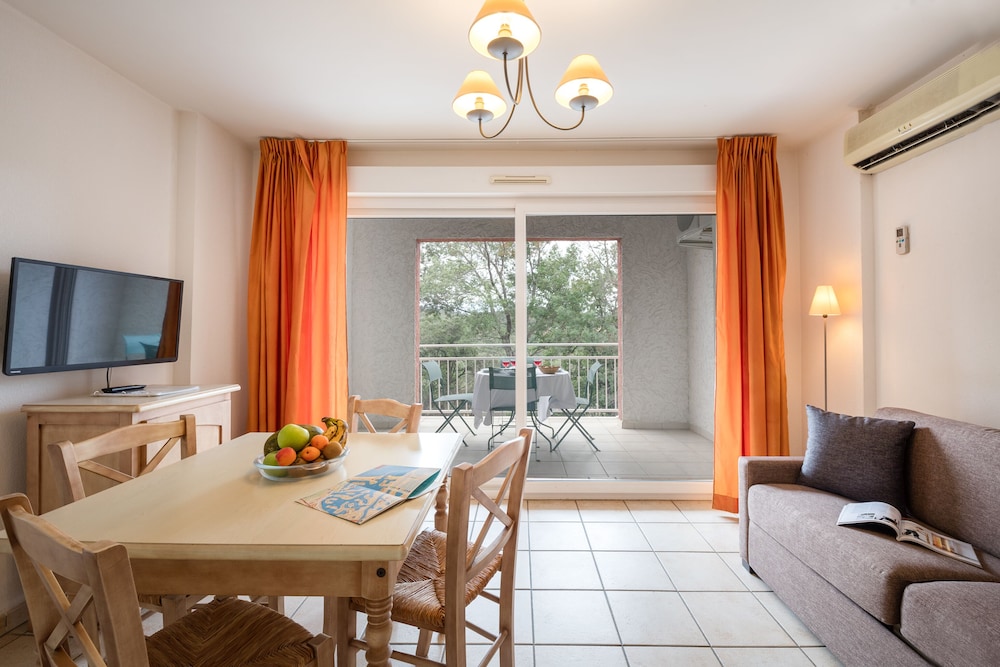 2 Rooms 4 photo 3