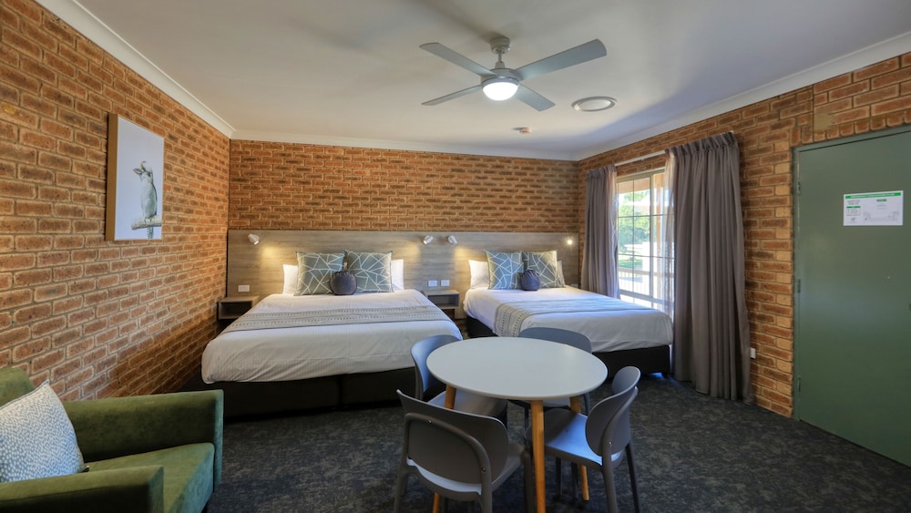 Family Twin Room, Non Smoking, Kitchenette photo 3