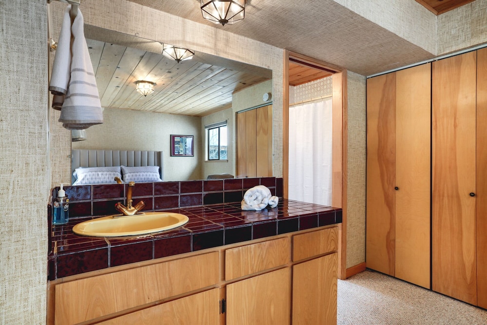 House, Multiple Beds, Kitchen, Mountain View (Tahoe Forest Chalet) photo 2