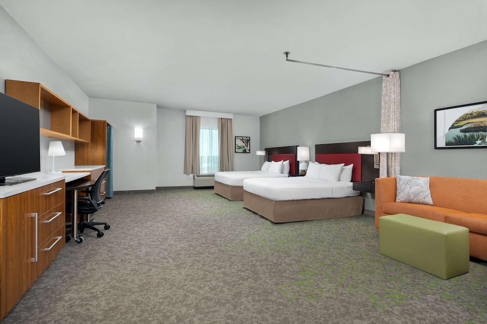 Studio, 2 Queen Beds with Sofa Bed, Accessible, Bathtub photo 1