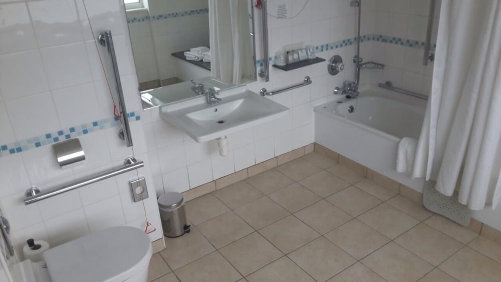 Standard Room, 1 Double Bed, Accessible - Photo 6