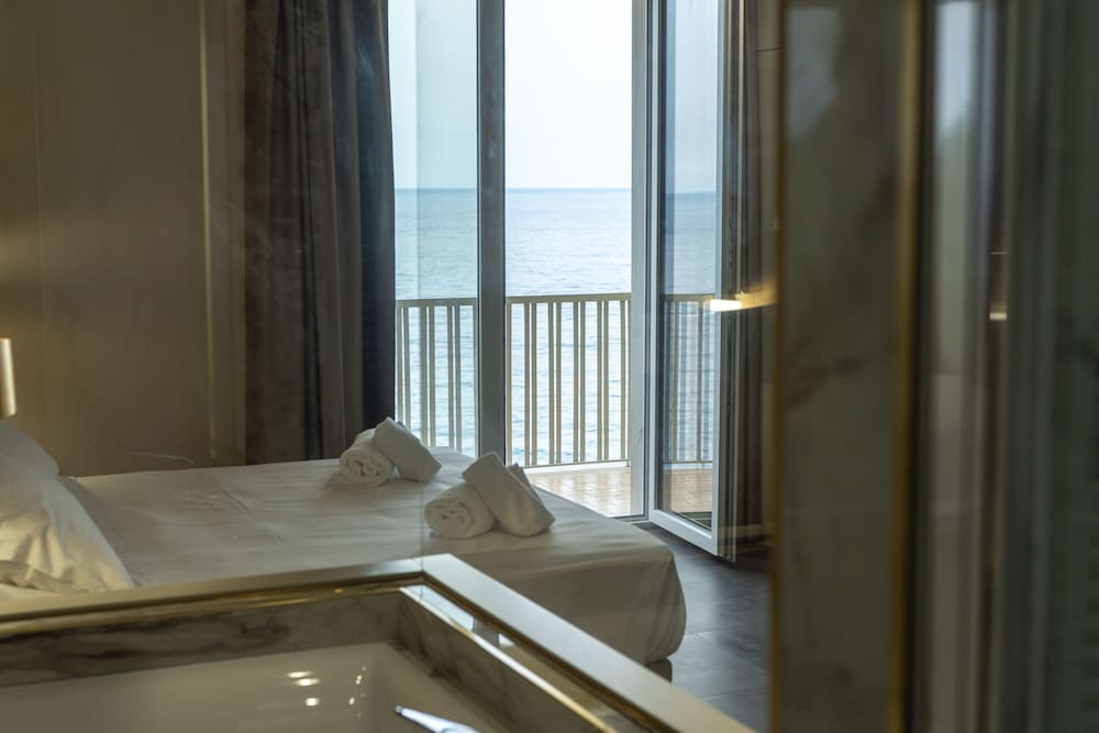 Royal Room - Photo 9