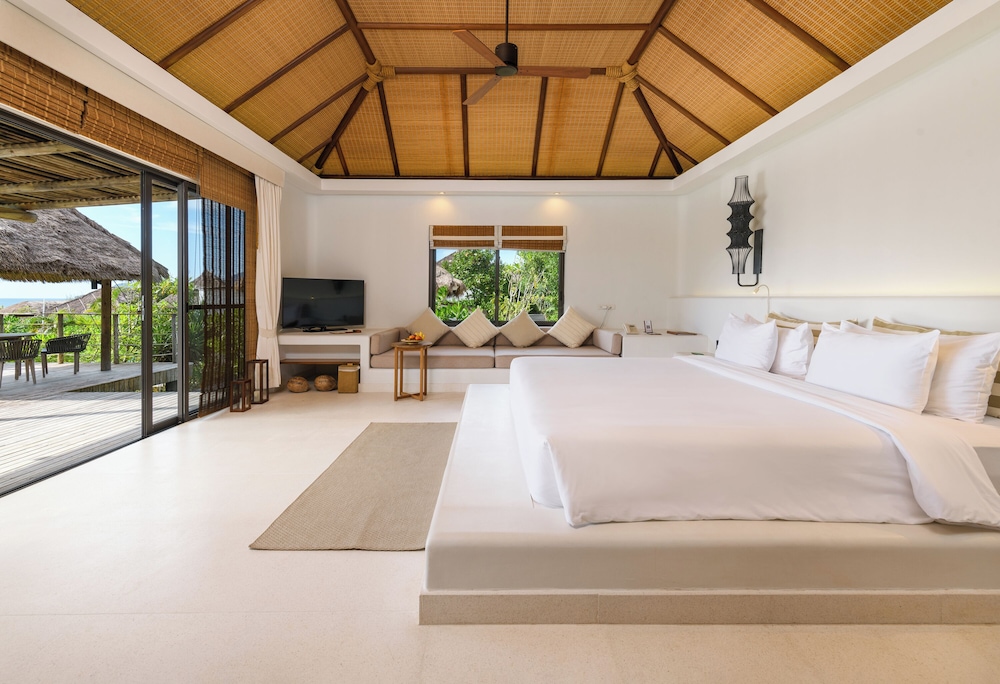 Oceanview Pool Villa photo 2