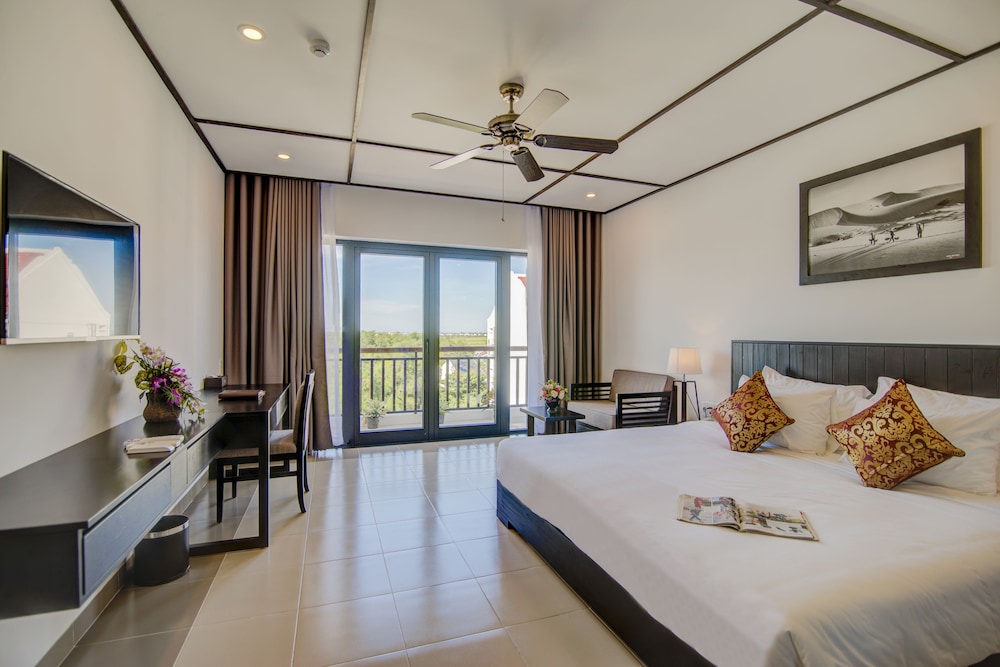 Deluxe Room, 1 King Bed, Balcony