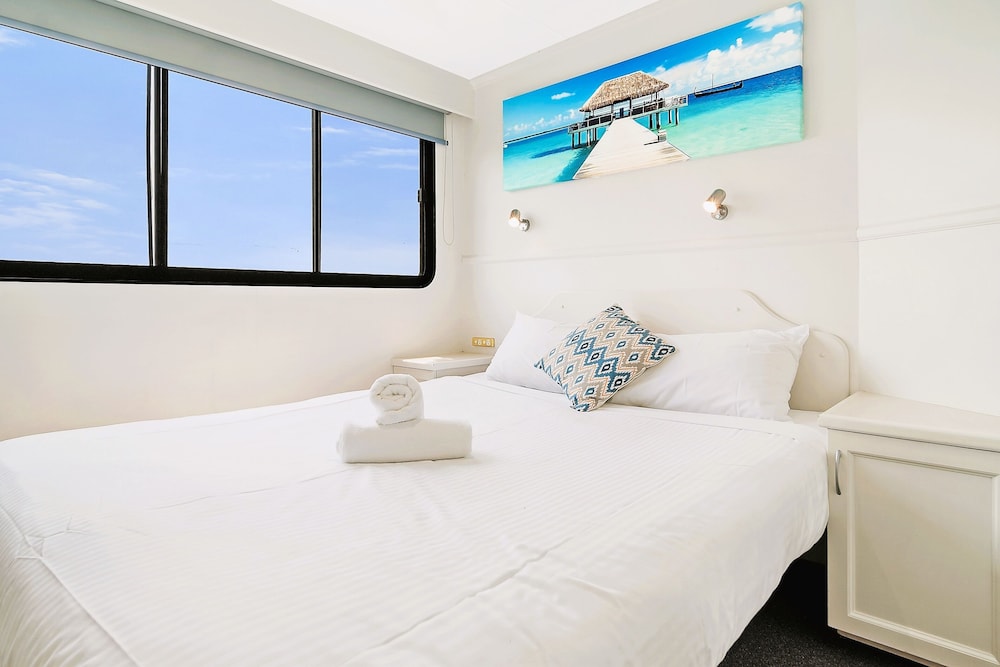Luxury Houseboat, 4 Bedrooms (Blue Sky) photo 3