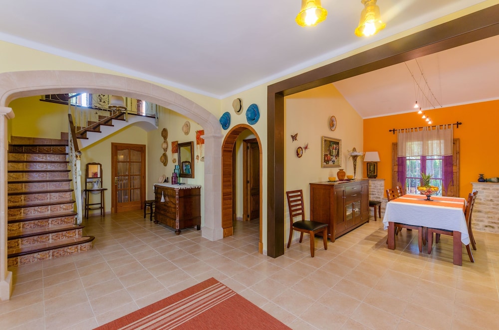 Villa photo 3