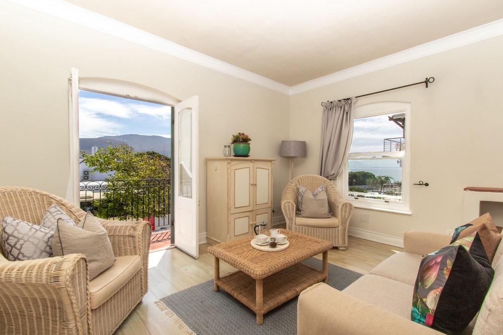 Deluxe Suite, 1 Bedroom, Balcony photo 3